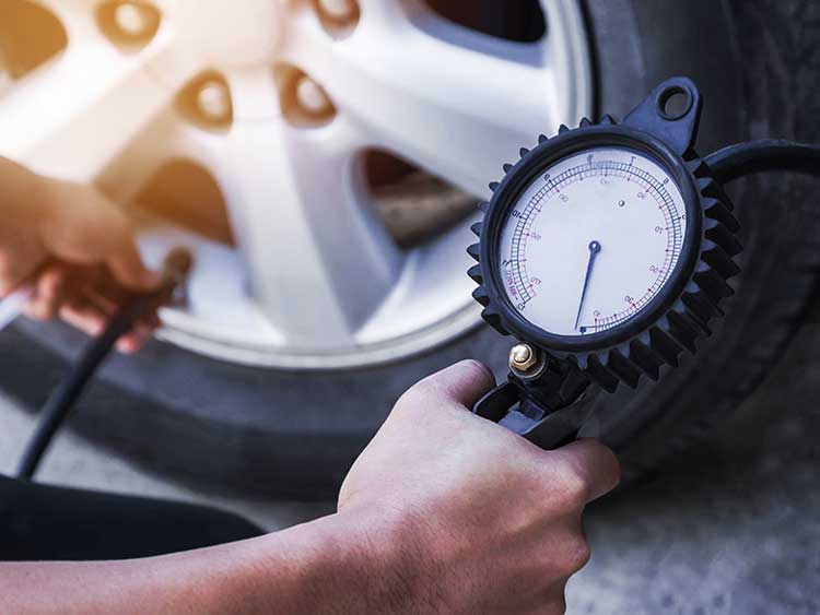 Checking-tyre-pressure