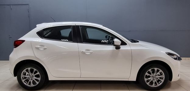 Mazda-2-Dynamic-side-view